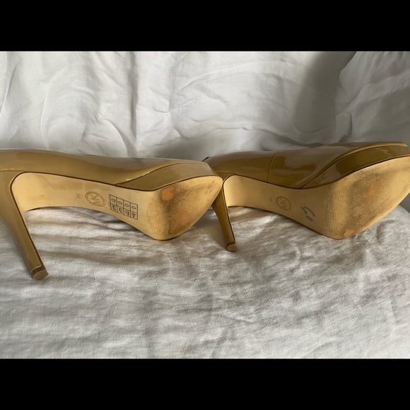Micheal Kors Heels - Picture 4 of 5